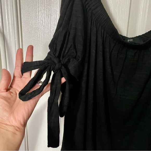 Gibson Off Shoulder Blouse with Tie In Sleeves - Picture 5 of 8